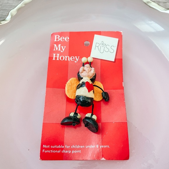 Russ “Bee my honey” pin - Picture 4 of 4